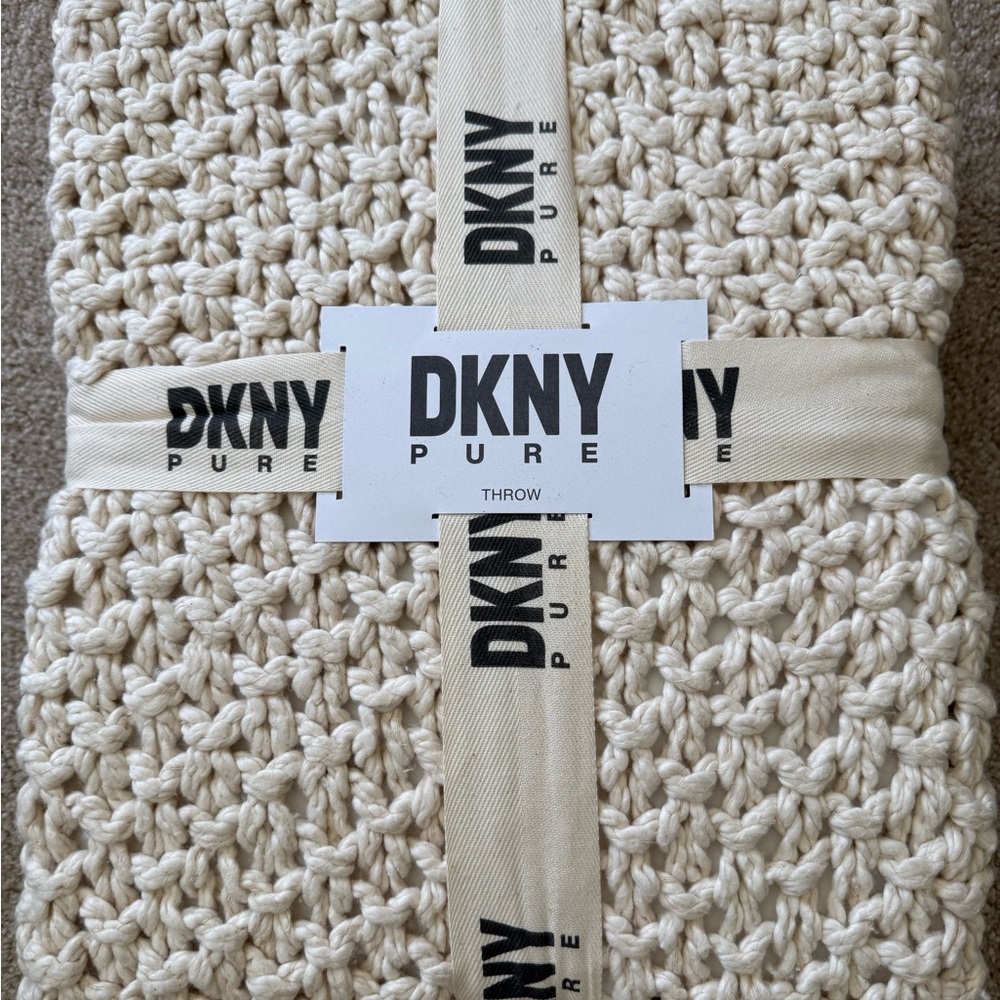 DKNY Pure Chunky Knit Throw in Cream